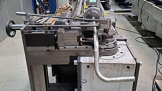 Rohrbiegemaschine zum Biegen von Hydraulikrohren